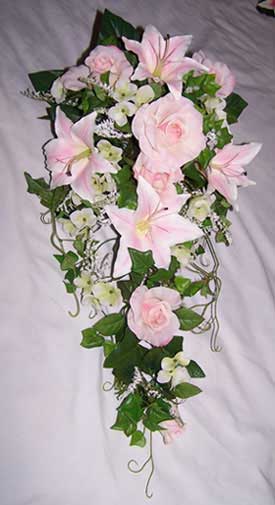 Cascading Lily Bouquet 